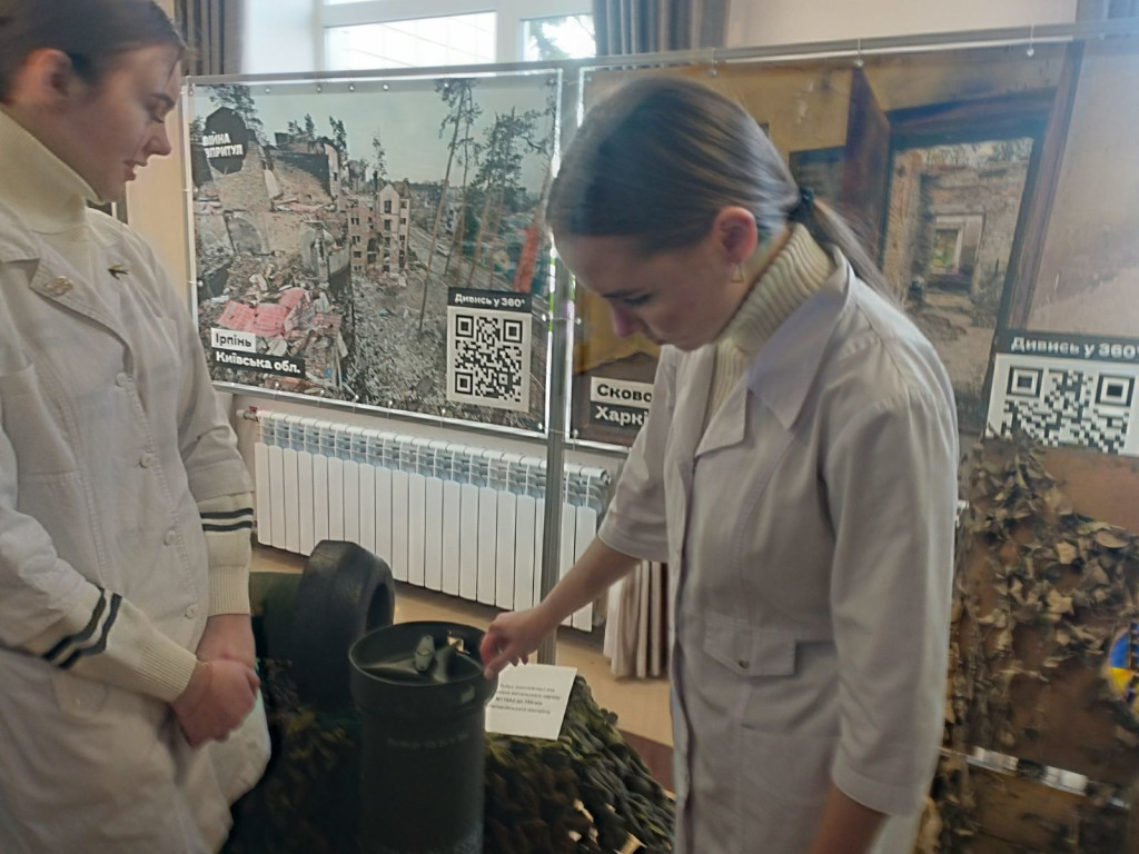 "Війна впритул": виставка воєнних експозицій / "War at close quarters": the exhibition of military exposition